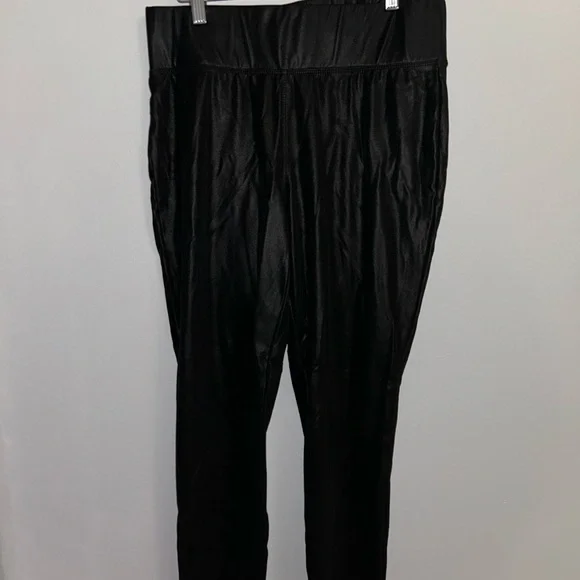 ONE 5 ONE Solid Faux Leather 4-Way Stretch Legging. - Picture 3 of 3